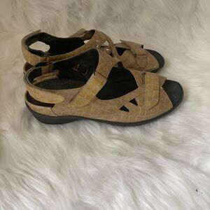 Durea tan croc embossed adjustable Velcro straps & hooks sandals SZ US8.…